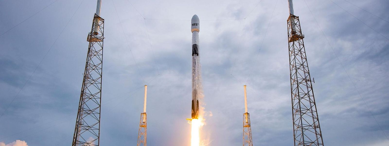 2013 ließ SES zum ersten Mal Satelliten mit einer Rakete von SpaceX ins All bringen.