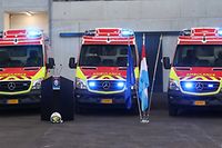 Lokales, Remise de 8 ambulances à l'Asbl LUkraine, Mit Lydie Polfer, Tania Bofferding, Paul Schroeder Nicolas Zharov, Foto: Chris Karaba/Luxemburger Wort