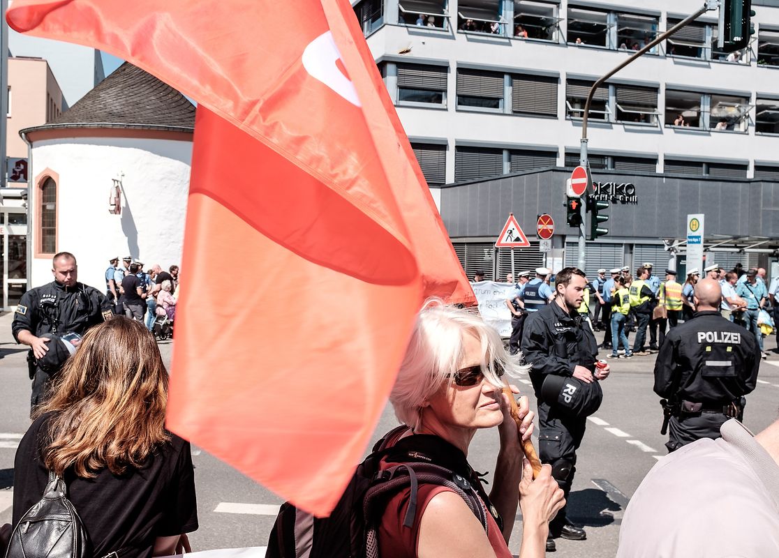 In Trier fanden am Samstag mehrere Demonstrationen statt. Die einen Teilnehmer waren für, die anderen gegen die Ehrung von Karl Marx. 