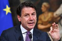 Italian Prime Minister Giuseppe Conte gestures as he speaks during a press conference at Chigi Palace in Rome on June 3, 2019. (Photo by Alberto PIZZOLI / AFP)