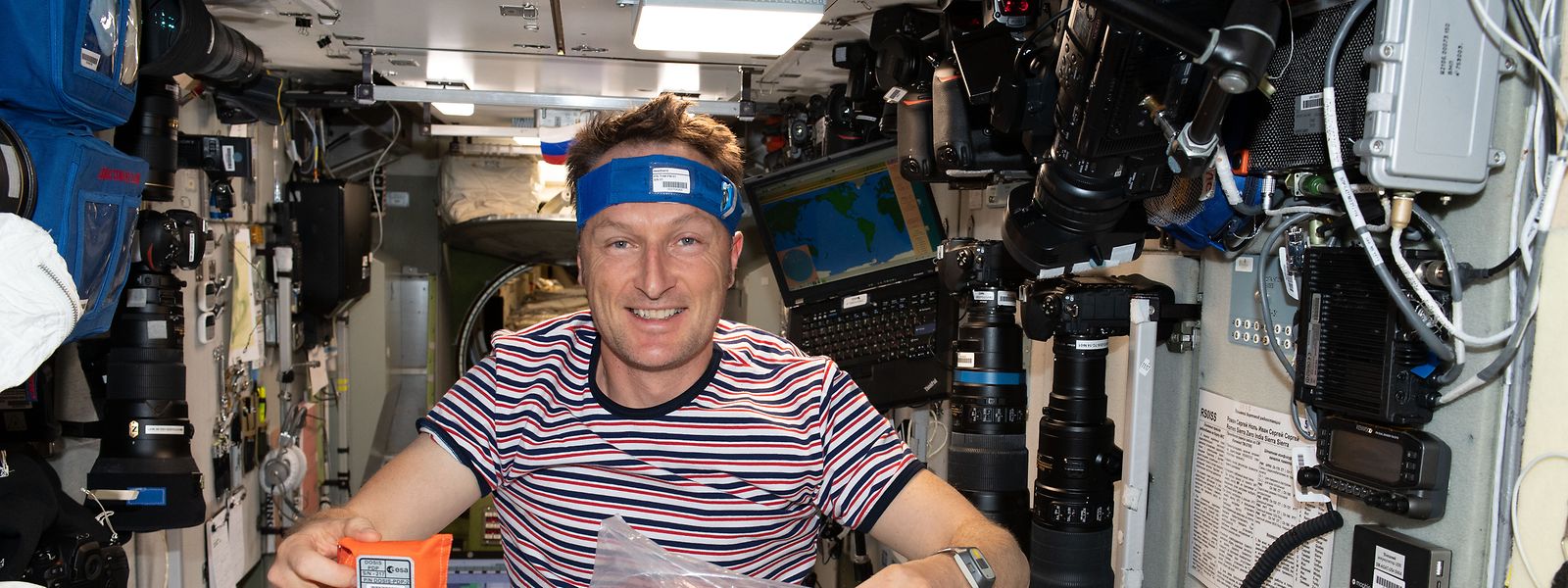 Matthias Maurer lebt momentan auf der ISS, gemeinsam mit vier Amerikanern und zwei Russen. Dass der Saarländer an der Saarbrücker Universität studiert hat, sei die Grundlage dafür, so der Astronaut.