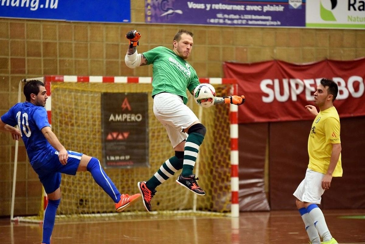 Le gardien de la Samba Didier Latran et Eusebio Esteves ont connu une fin de match difficile face au FCD03 de José Vieira.