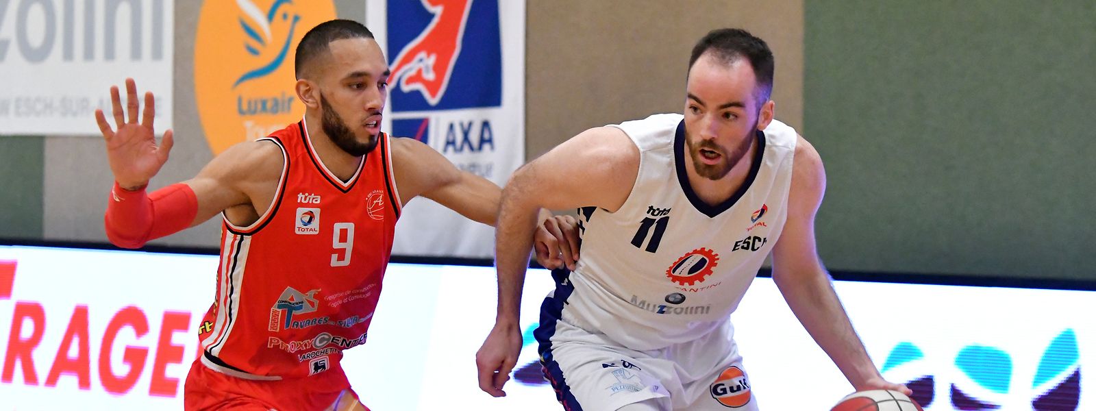 Die Escher um Clancy Rugg haben es nicht geschafft, ihren Vorsprung gegen Arantia um Derek Wilson (l.) über die Zeit zu retten.