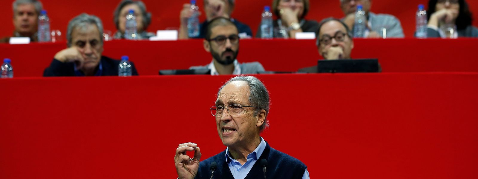 O ex-lider comunista Carlos Carvalhas defende o fim negociado e com tempo do euro