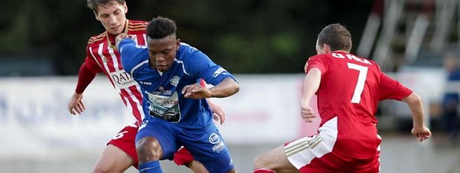 Joel Kitenge entre Billy Bernard e Ben Payal quer travar a sua antiga  equipa 