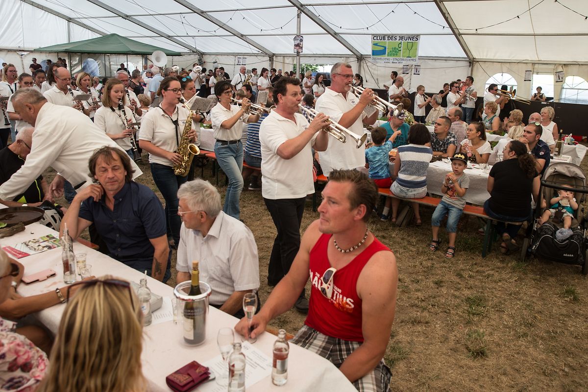 Nicht jeder hat schon mal das Weinfest in Stadtbredimus bei Tageslicht gesehen. Am Sonntagnachmittag war aber auch einiges hier los. 