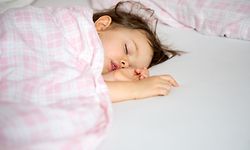 ARCHIV - Zum Themendienst-Bericht von Elena Zelle vom 20. November 2020: So erholsam der Mittagsschlaf für Eltern und Kinder auch ist: Irgendwann wird es Zeit, ihn wegzulassen. Foto: Andrea Warnecke/dpa-tmn - ACHTUNG: Nur zur redaktionellen Verwendung im Zusammenhang mit dem genannten Text - Honorarfrei nur für Bezieher des dpa-Themendienstes +++ dpa-Themendienst +++