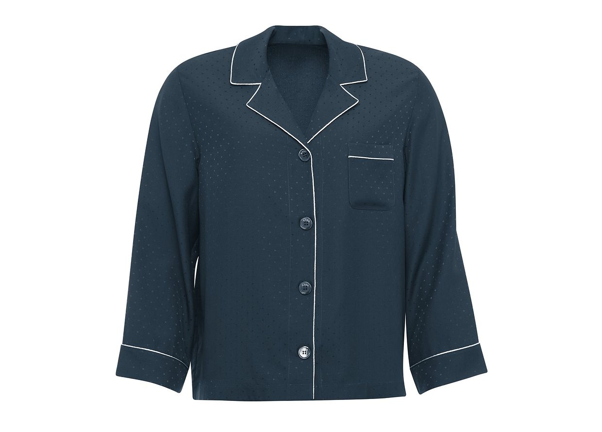 Ein edler Abendbegleiter: gepunktete Pyjama-Jacke in Off-Black von Eres aus Seidensatin, um 385 Euro.