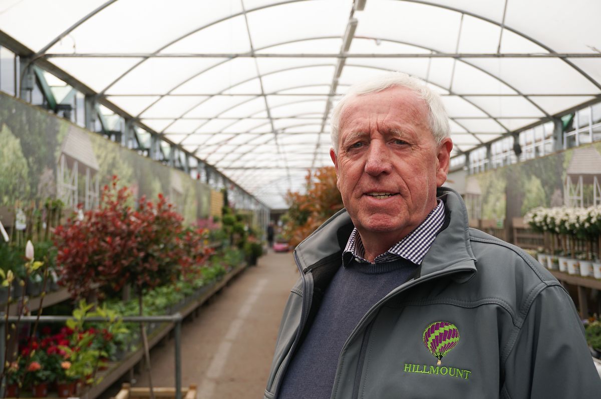 Robin Mersher, Inhaber vom Hillmount Garden Centre, steht in einem Gewächshaus. Die anstehende Wahl in Nordirland könnte den Anhängern einer Wiedervereinigung mit Irland einen entscheidenden Schub geben. Er will im Vereinigten Königreich bleiben.