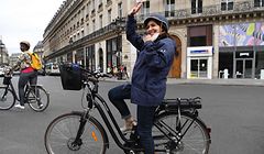 Die Pariser Bürgermeisterin Anne Hidalgo hat seit der Corona-Pandemie zahlreiche neue „pistes cyclables“ ausweisen lassen.