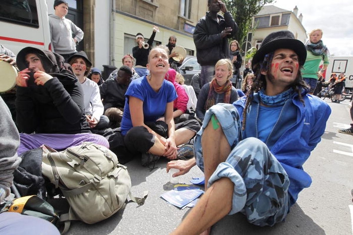 Bei den Krawallen vor dem Konferenzzentrum in Kirchberg waren mehrere Demonstranten und Polizisten verletzt worden.