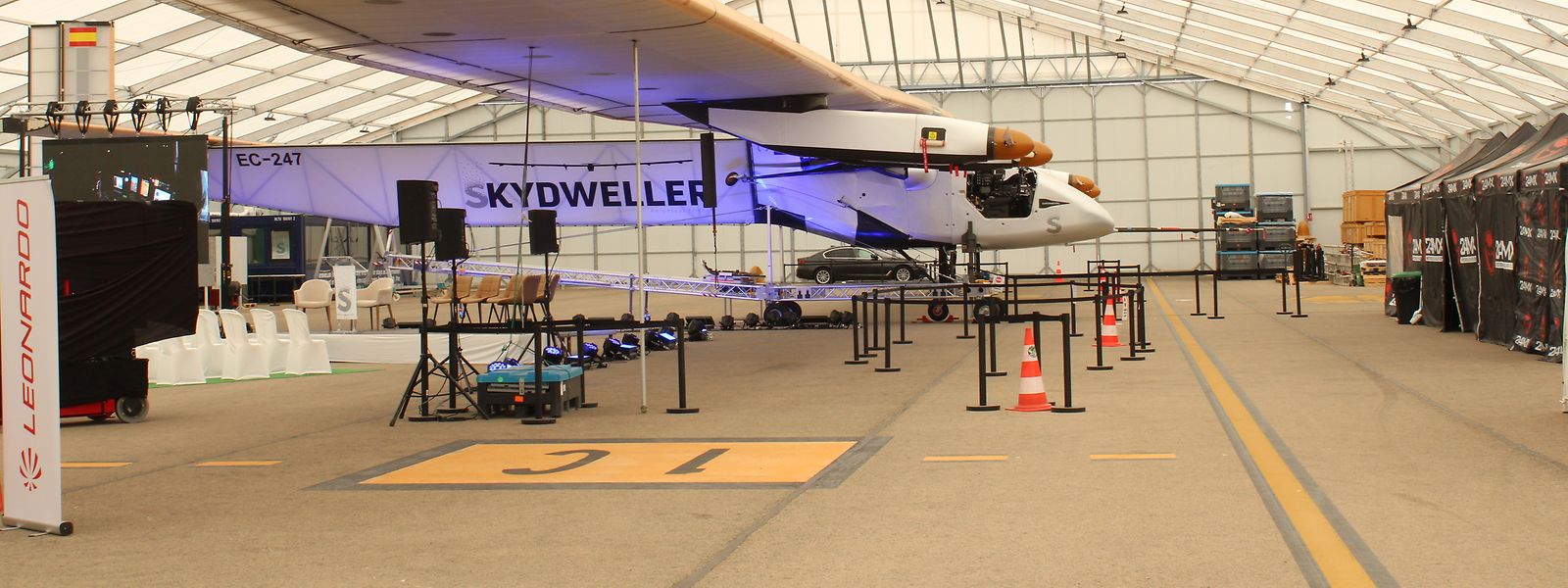 Mit einer Flügelspannbreite von 72 Metern und einem Gewicht von 2,4 Tonnen kann der Skydweller bis zu 400 Kilogramm Material transportieren. 