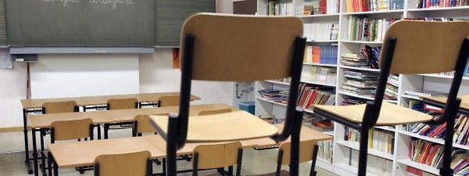 Im Jahr der Volkszählung (2010/11) hatten 43 Prozent der Schüler keine der drei Sprachen der Grundschule als Hauptsprache und mussten demnach diese drei parallel als Fremdsprachen lernen.