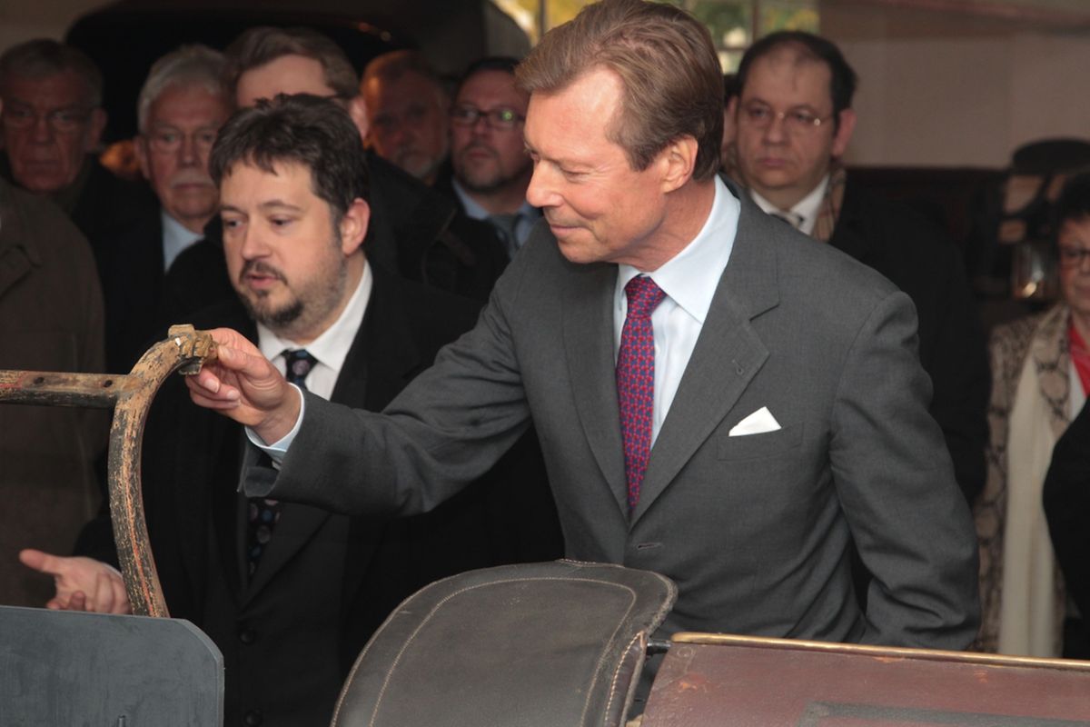 Großherzog Henri besucht das Kutschenmuseum in Peppingen.