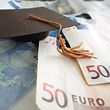 Studieren ist nicht billig: Der Staat gewährt finanzielle Unterstützung, die jedoch gewissen Bedingungen unterliegt.