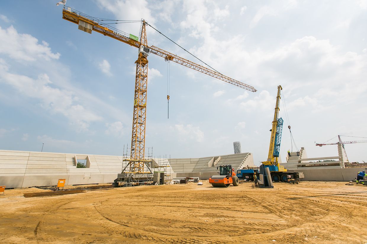 Die Arbeiten auf der Baustelle laufen auf Hochtouren.