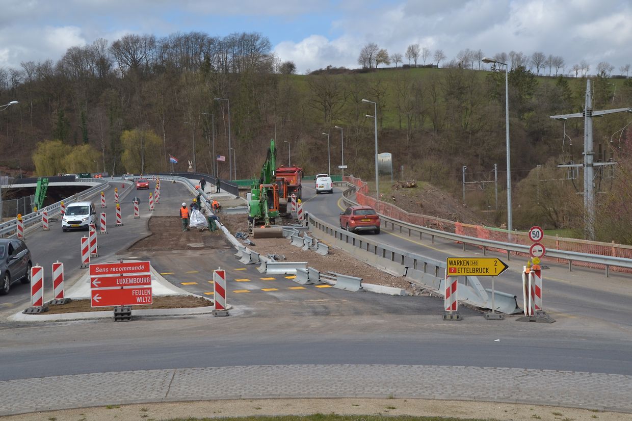 Die neue Brücke ist breiter als ihr Vorgänger.