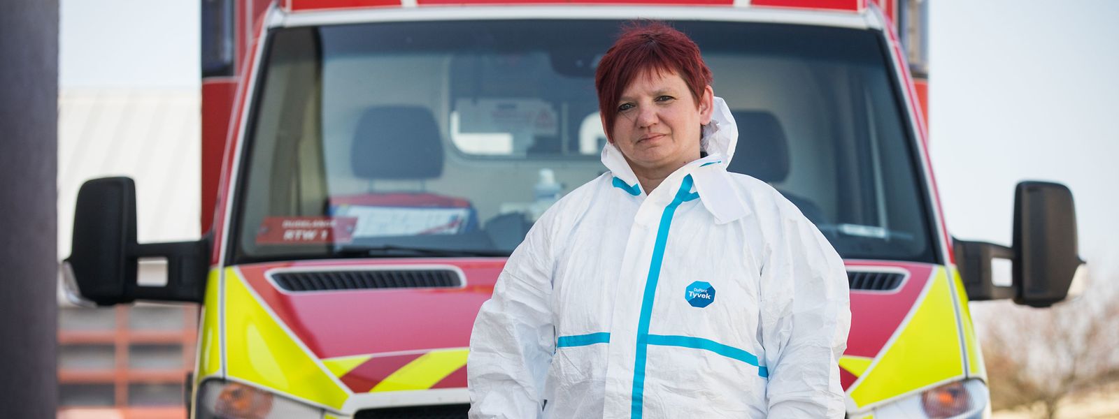 Momentan begleitet Claudine Funk vom Centre d'incendie et de secours Düdelingen aus unter anderem mit dem Corona-Virus Infizierte im Krankenwagen zum Spital.