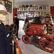 Helme, Uniformen und eine Wasserpumpe aus dem Jahr 1870 sind nur einige Exponate.