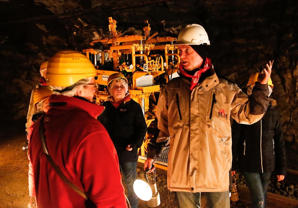 Die Karbidlampen der Besucher waren die einzige Lichtquelle in den dunklen Gängen der Grube. 