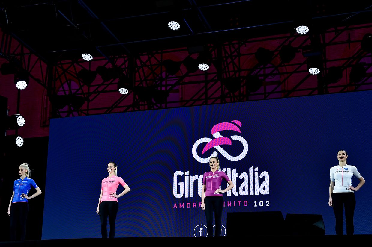 Um diese Leadertrikots geht es beim Giro d'Italia.