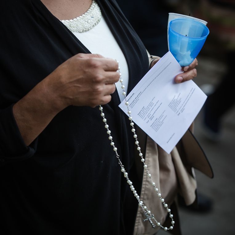 Lichterprozession von der Kirche St.-Michel, über die “Corniche“, zur Kathedrale mit Andacht und eucharistischem Segen 