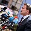 Luxembourg's Prime minister Xavier Bettel talks to the press as he arrives before an EU summit meeting on June 28, 2016 at the European Union headquarters in Brussels.  / AFP PHOTO / PHILIPPE HUGUEN