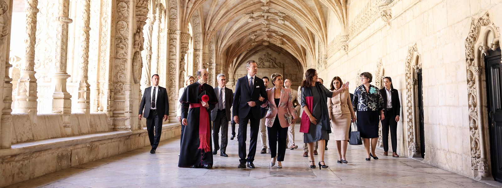 Le Grand-Duc et la Grande-Duchesse ont visité le cloître du monastère des Hiéronymites.