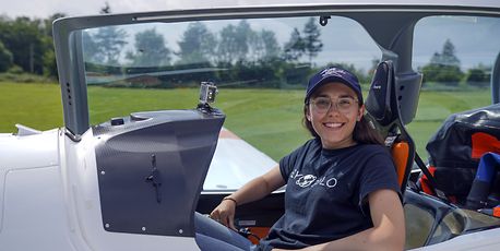 19-jährige Pilotin will alleine um die Welt fliegen - Vimarsana News