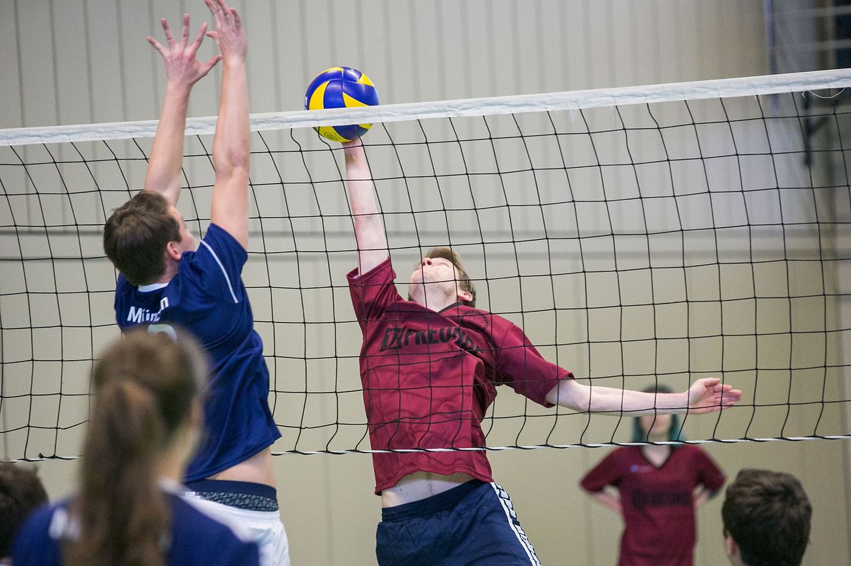 Beim Tournoi de Noël legten sich die Volleyballteams ins Zeug.