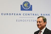 ARCHIV - 24.01.2019, Hessen, Frankfurt/Main: Mario Draghi, Präsident der Europäischen Zentralbank (EZB), verlässt im Anschluss an die Pressekonferenz in der EZB-Zentrale das Podium. Europas Währungshüter haben das Zinstief auf Jahre zementiert. Statt die Wende zurück zur geldpolitischen Normalität einzuläuten, könnte der Ende Oktober scheidende EZB-Präsident Mario Draghi nachlegen. Foto: Arne Dedert/dpa +++ dpa-Bildfunk +++