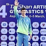 Ginasta russo suspenso por exibir letra "Z" no pódio ao lado de atleta ucraniano