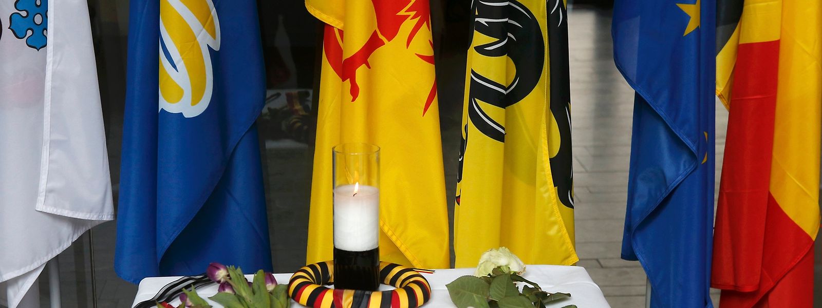 Blumen vor der belgischen Botschaft in Brüssel zeugen von der internationalen Bestürzung.