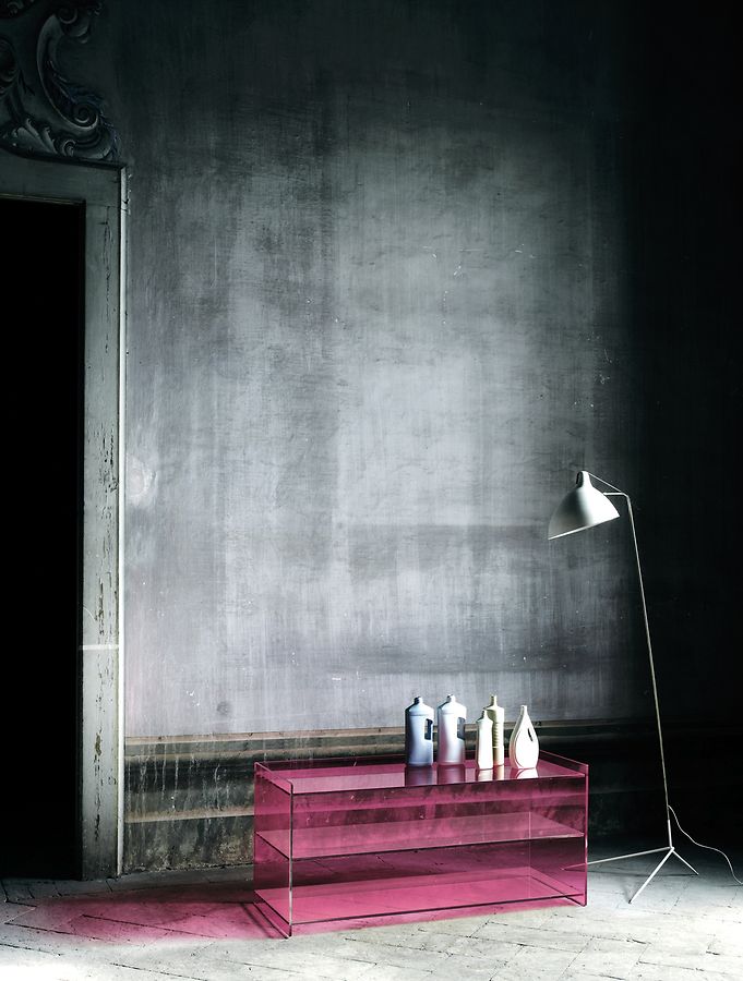 Aus der Serie Dr. Jekyll and Mr. Hyde stammt dieses thermogeschweißte Regal vom Mailänder Designer Piero Lissoni.