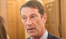 24.4. IPO / Etat de la Nation / Eugene Berger  Foto: Guy Jallay