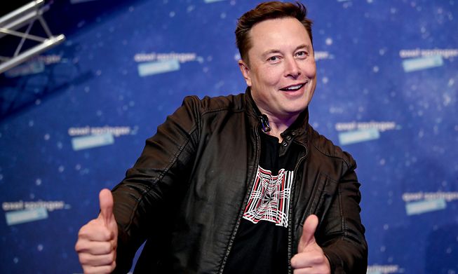Elon Musk is proceeding with his purchase of Twitter