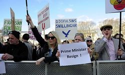 People demonstrate against Iceland's Prime Minister Sigmundur Gunnlaugsson in Reykjavik, Iceland on April 4, 2016 after a leak of documents by so-called Panama Papers stoked anger over his wife owning a tax haven-based company with large claims on the country's collapsed banks. REUTERS/Stigtryggur Johannsson