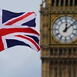 ARCHIV - 24.06.2016, Großbritannien, London: Eine britische Nationalflagge, der Union Jack, weht vor dem Uhrturm Big Ben. (zu dpa-Berichterstattung zum Brexit am 17.01.2019)) Foto: Michael Kappeler/dpa +++ dpa-Bildfunk +++