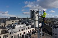 Télécran, Post 5G Antenne, Ein Techniker richtet eine 5G Antenne ein, Foto: Guy Wolff/Luxemburger Wort