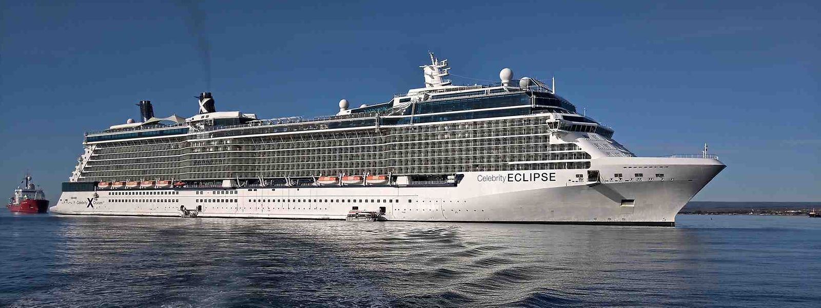 A défaut de pouvoir accoster, le Celebrity Eclipse reste en mer depuis deux semaines.