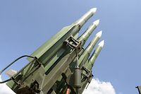 ARCHIV - 23.07.2014, Finnland Tuusula: Ein mobiles Flugabwehrsystem vom Typ Buk M1 der finnischen Streitkräfte. Vier Jahre nach dem Abschuss des Passagierflugs MH17 über der Ostukraine konzentrieren sich die Ermittlungen auf das russische Militär. Die Rakete, mit der die Boeing abgeschossen worden war, stammte nach Angaben des internationalen Ermittlerteams JIT von der russischen Armee. «Das Flugabwehrsystem vom Typ Buk gehörte zu Beständen der 53. Flugabwehr-Brigade der Russischen Föderation, stationiert in Kursk», sagte der niederländische Chefermittler Wilbur Paulissen am Donnerstag in Bunnik. Foto: Martti Kainulainen/Lehtikuva/dpa +++ dpa-Bildfunk +++
