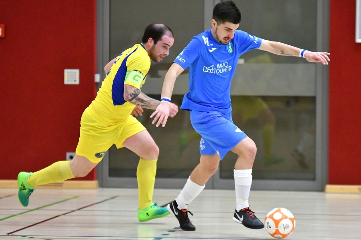 Luis Campos (en bleu) et la Samba 7 Niederkorn sont parvenus à distancer le FC Bettendorf de Fernando Ribeiro.