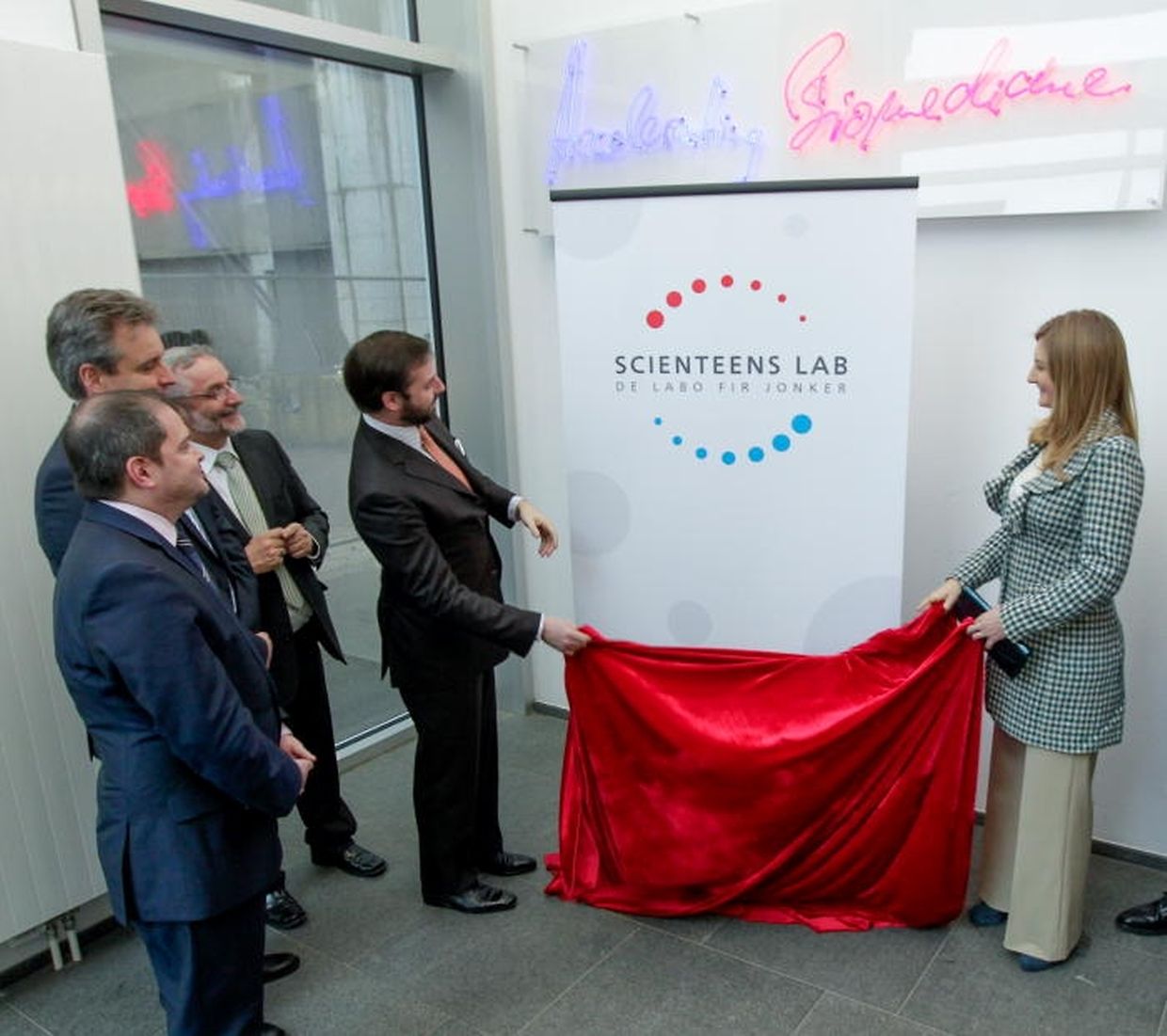 Erbgroßherzog Guillaume und Erbgroßherogin Stephanie enthüllten das neue Logo...