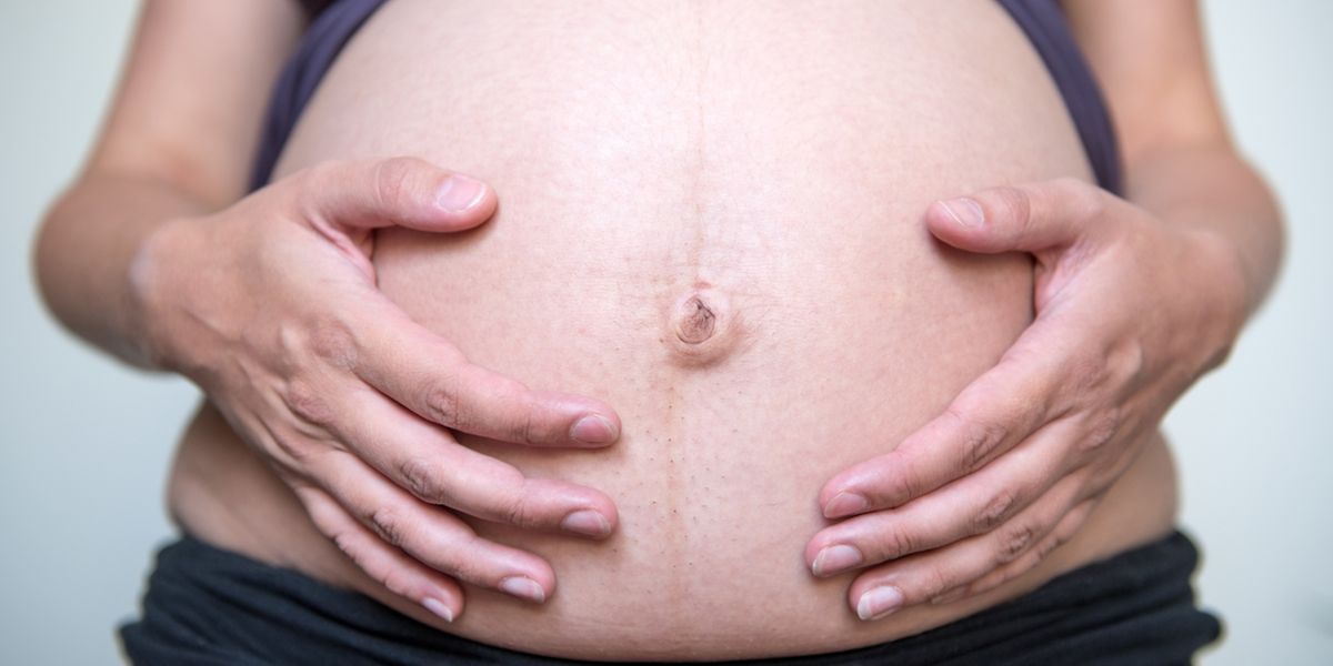 Auch Frauen mit Rheuma oder Diabetes können heutzutage ein Baby bekommen. Sie müssen die Schwangerschaft nur ein bisschen besser planen als gesunde Frauen.