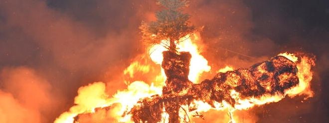 Burgbrennen - wie hier in Mondorf - gehört zum Luxemburger Brauchtum.