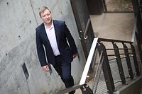 Laut Marc Hansen, delegierter Minister für die Digitalisierung, können zurzeit etwa 10.000 Staatsdiener  von zuhause aus arbeiten. Hinzu kommen noch die 12.000 Lehrer, die seit einem Monat Fernunterricht erteilen. 