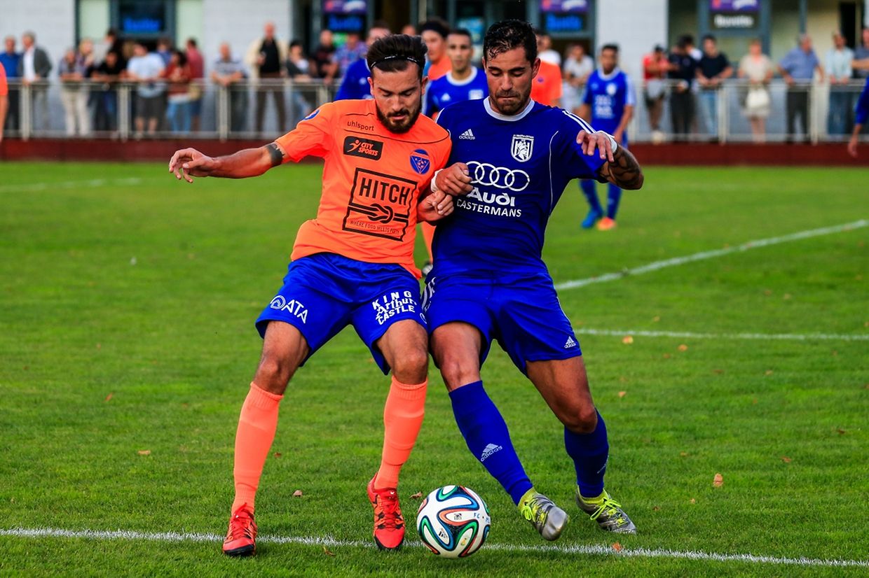 Lintgen - Lorentzweiler 4-1- Gilles Faber à la lutte avec Tiago Da Silva.

