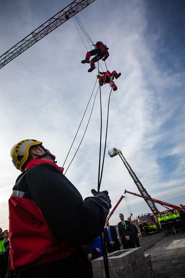 Bei der Grundsteinlegung am Freitag waren Hunderte Menschen zugegen.  