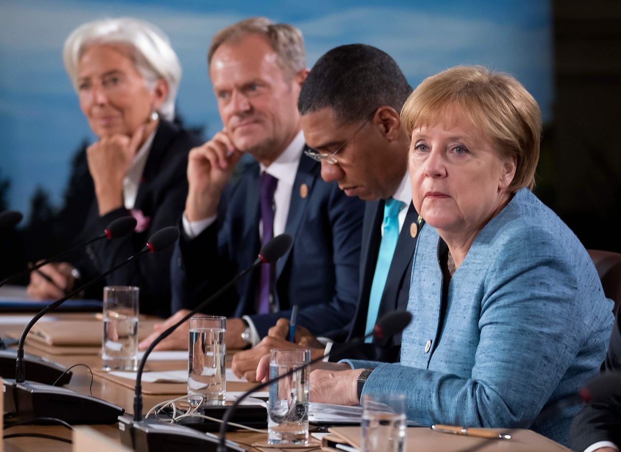 Os líderes do G7 assinaram um texto no qual defendem um comércio internacional com “regras” e se comprometem a tentar “reduzir as barreiras alfandegárias”