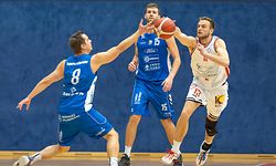 Dominique Benseghir (8 Ettelbruck) Jo Freimann (13 Larochette)Basketball - Total League - Larochette - Ettelbruck - 06/03/2021 - hall sportif Larochettefoto : Vincent Lescaut